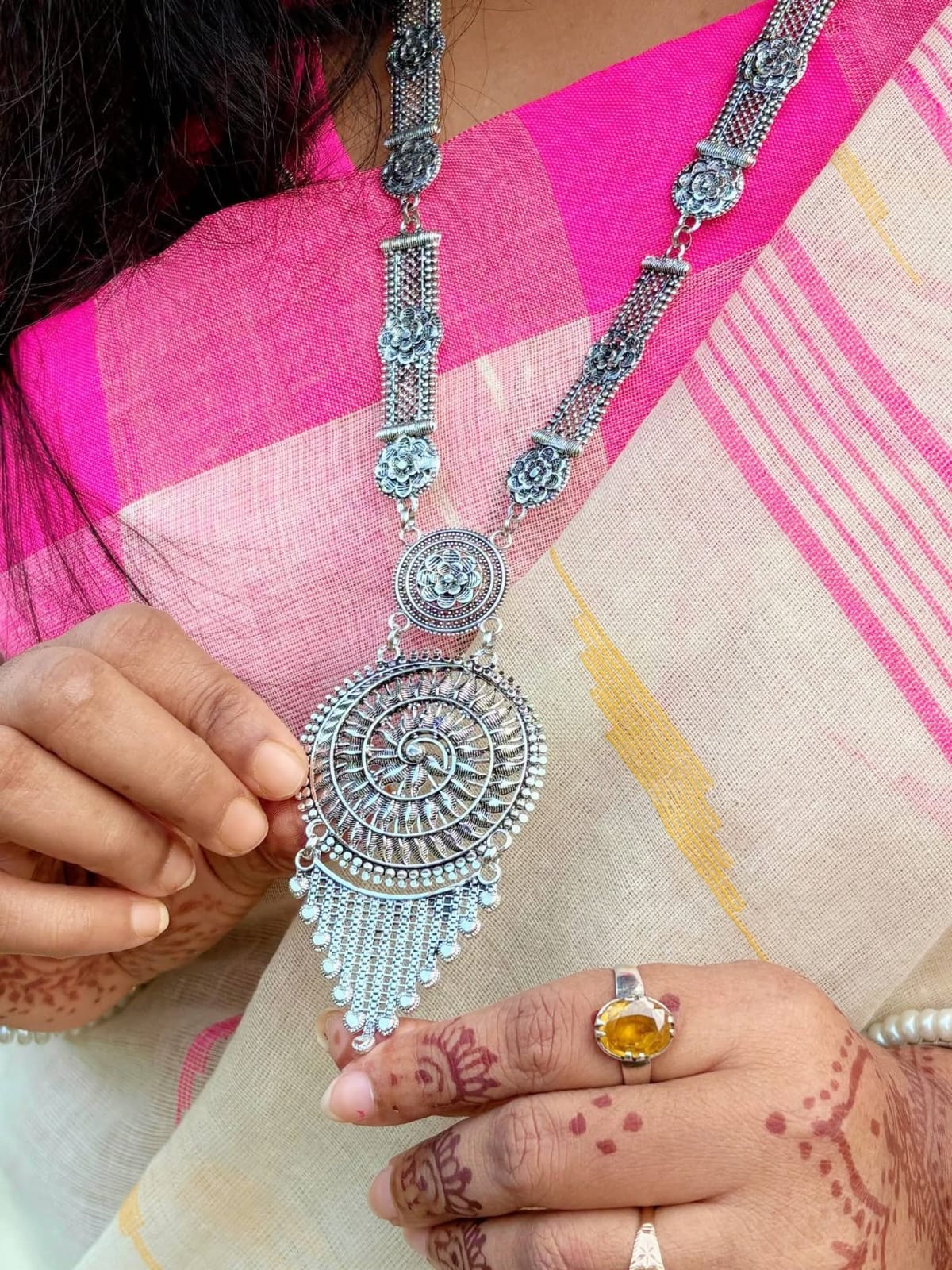 Elegant Indian Pearl Neckpiece