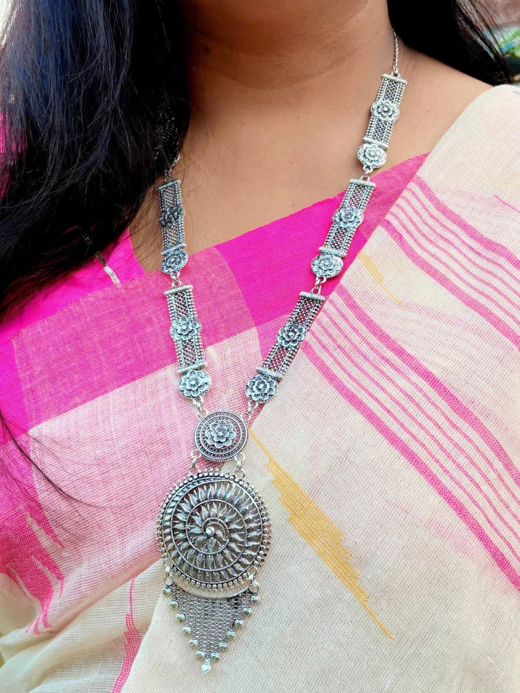 Elegant Indian Pearl Neckpiece