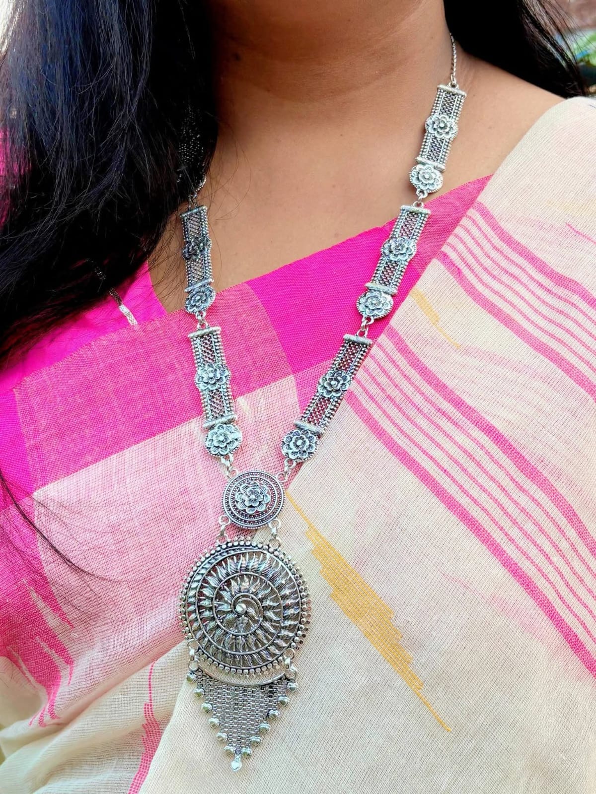 Elegant Indian Pearl Neckpiece