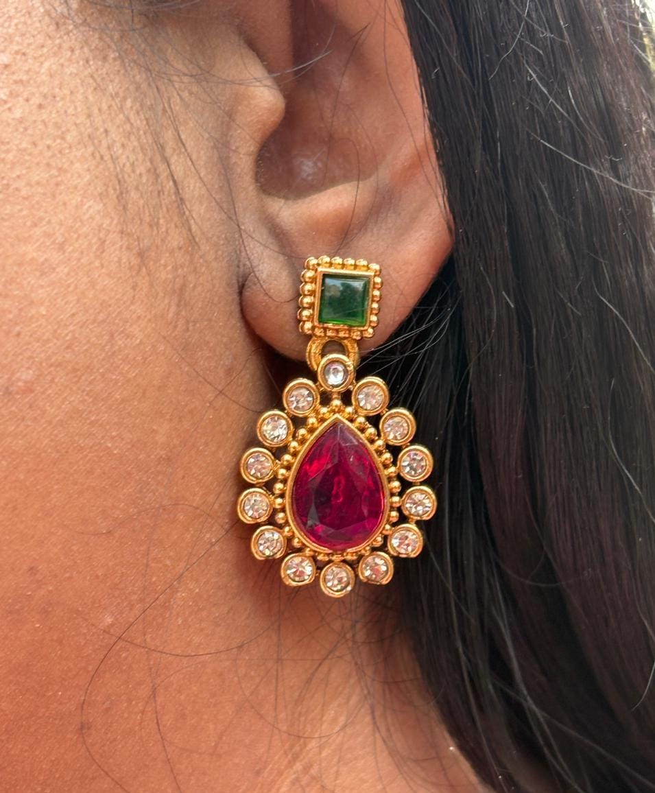 Premium South Indian Traditional Neckpiece Set with Earrings