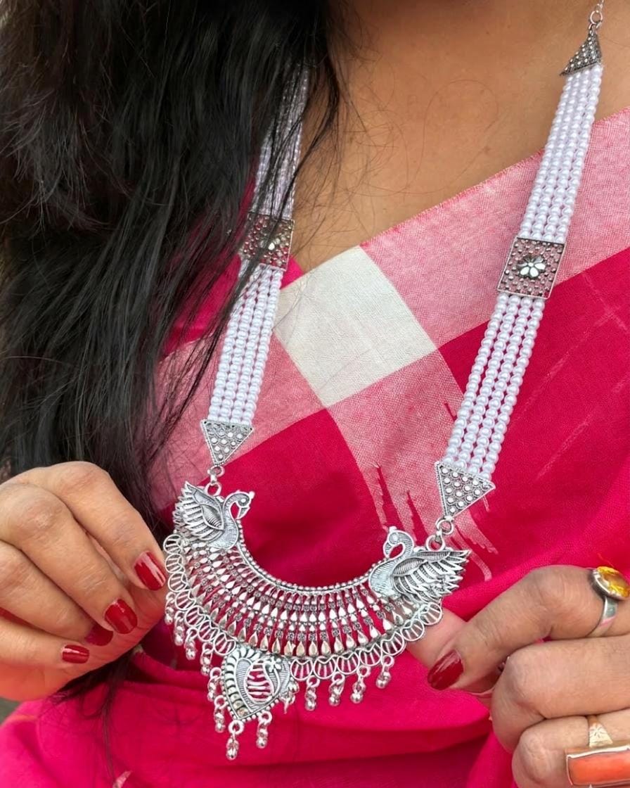 Elegant Indian Pearl Neckpiece